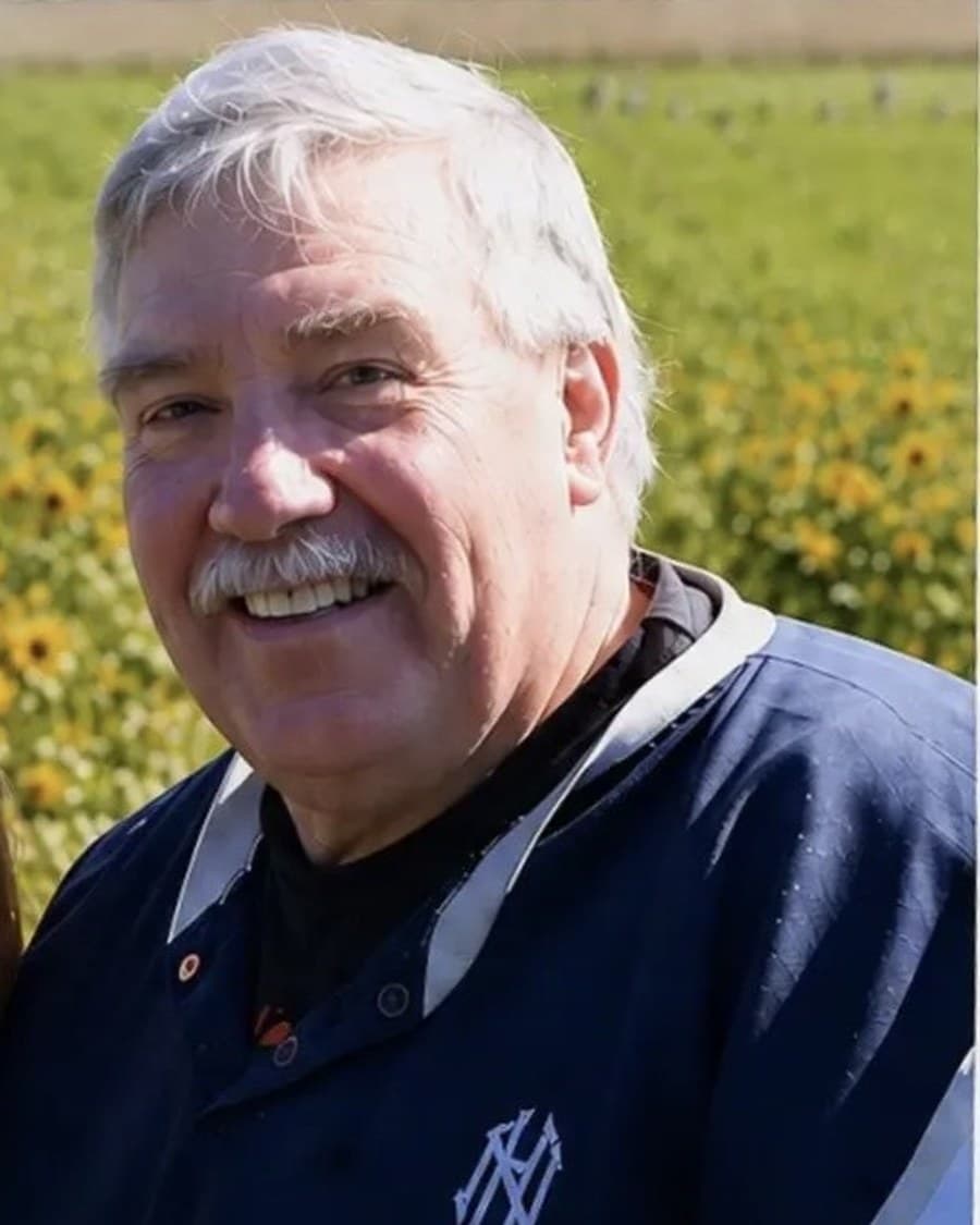 Coach Bob Theriault